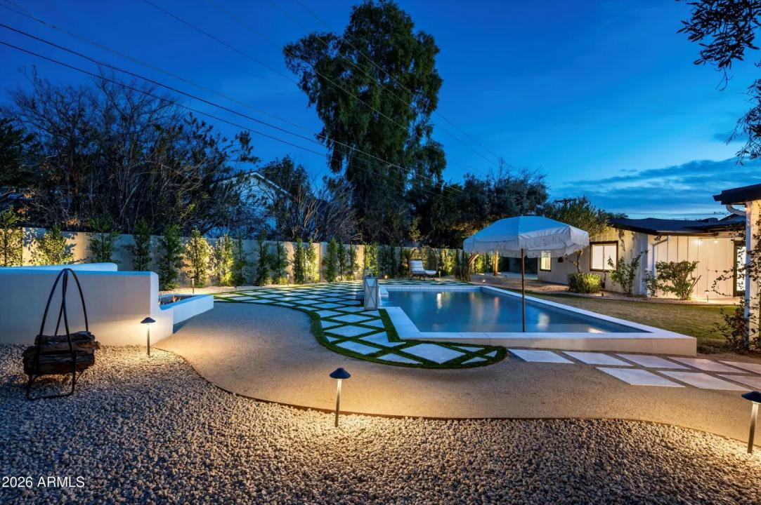 Real Estate Picture 23