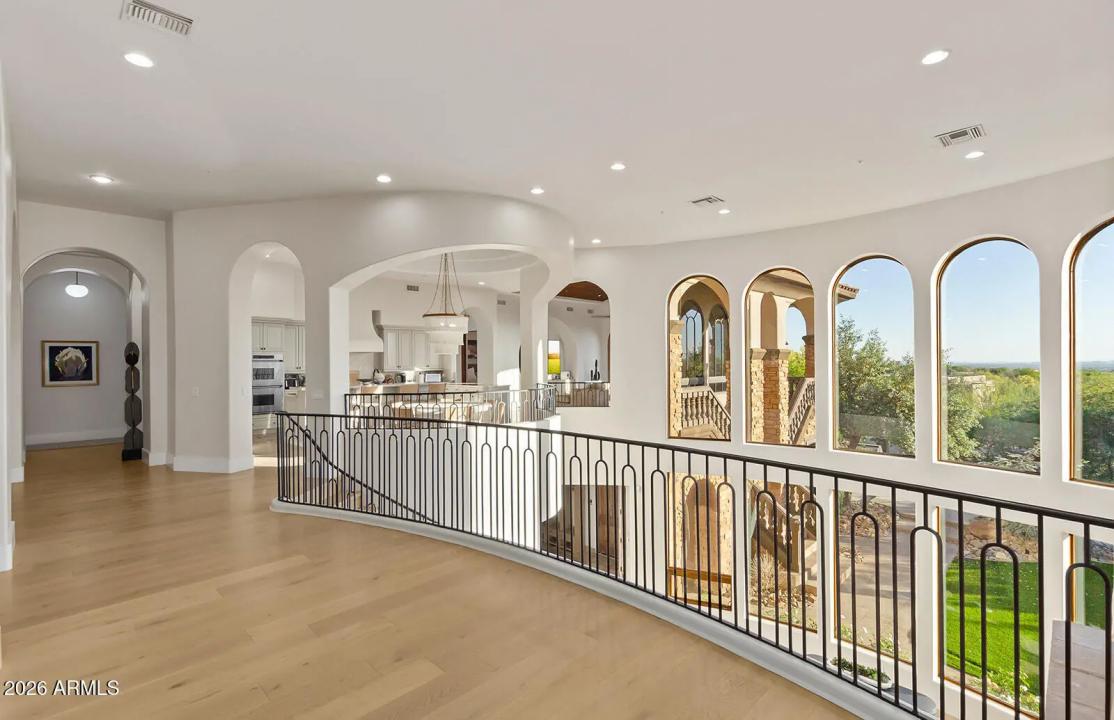 Real Estate Picture 8