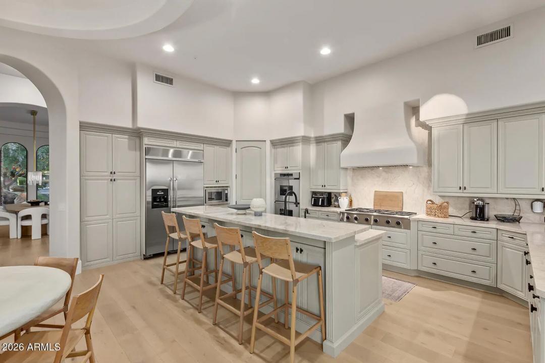 Real Estate Picture 12