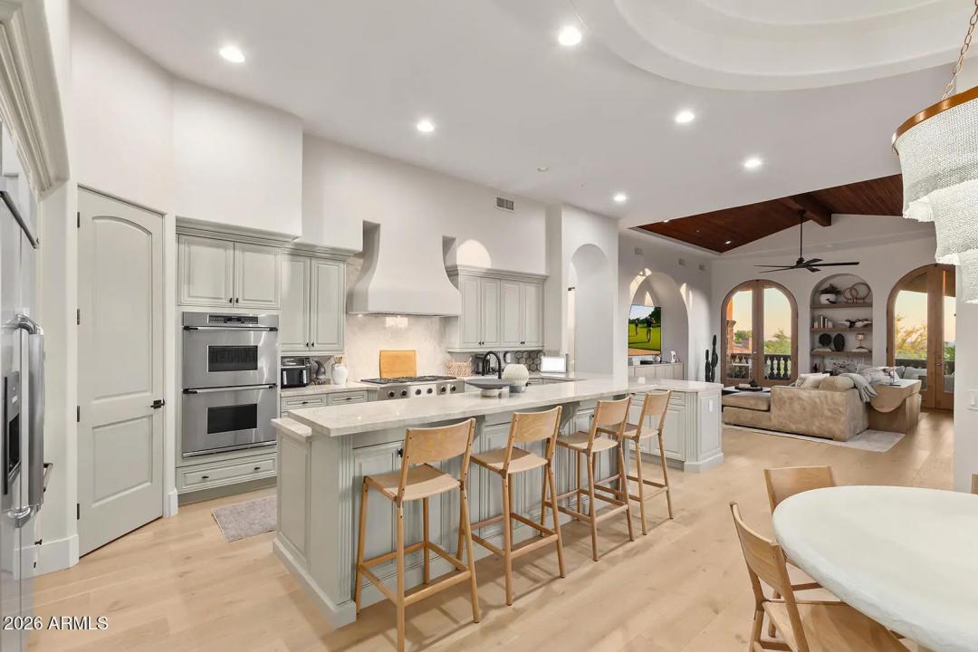 Real Estate Picture 11