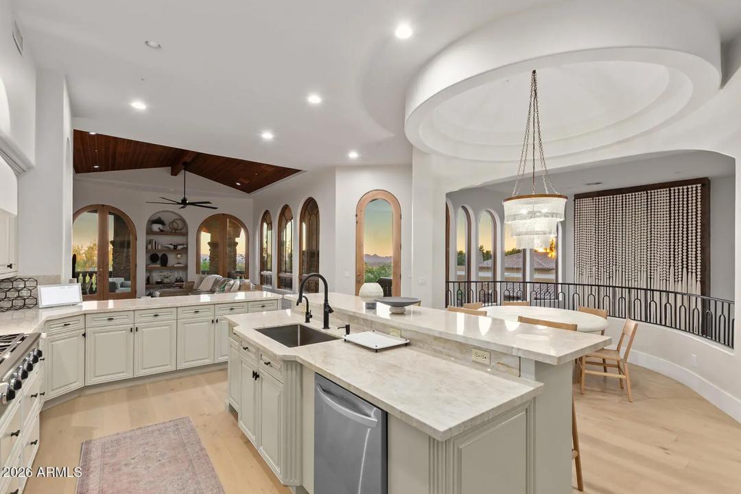 Real Estate Picture 13