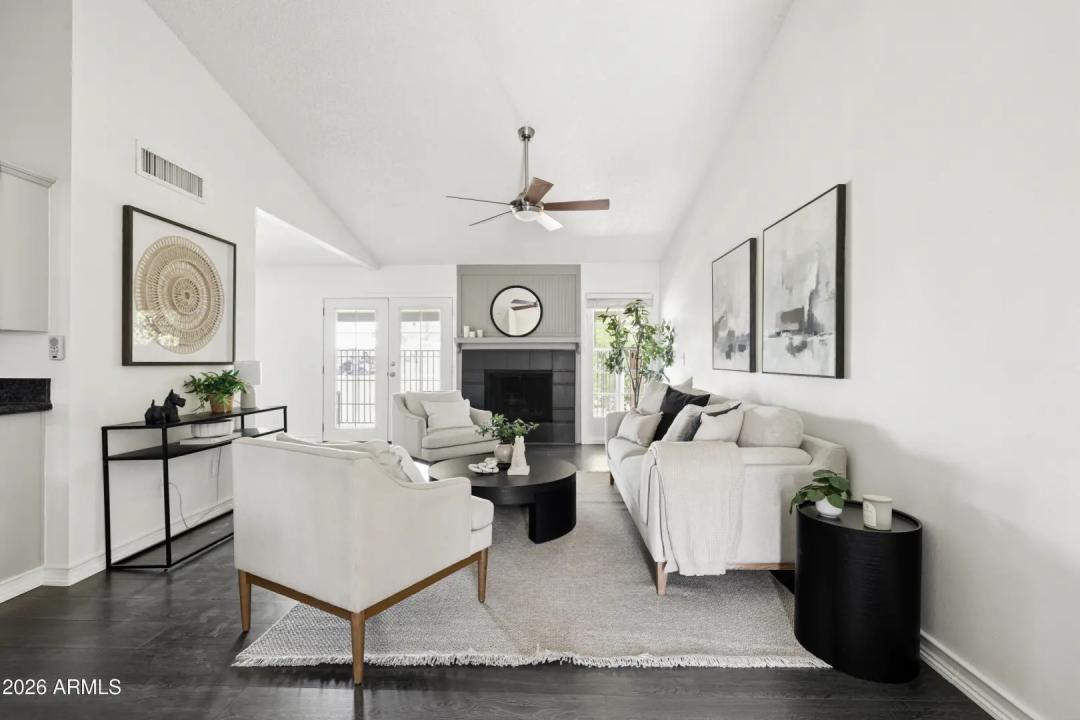 Real Estate Picture 4