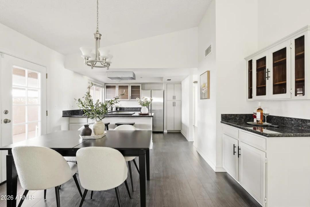 Real Estate Picture 5