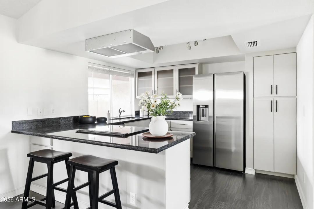 Real Estate Picture 7