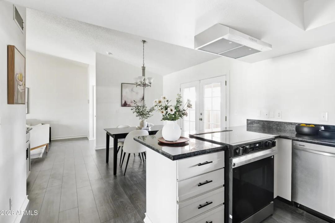 Real Estate Picture 10