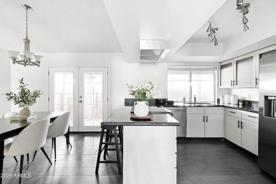 Real Estate Picture 12