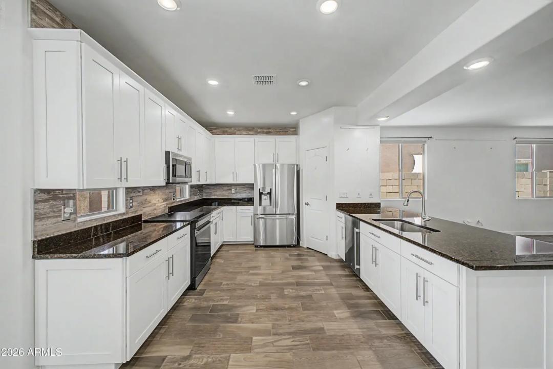 Real Estate Picture 3