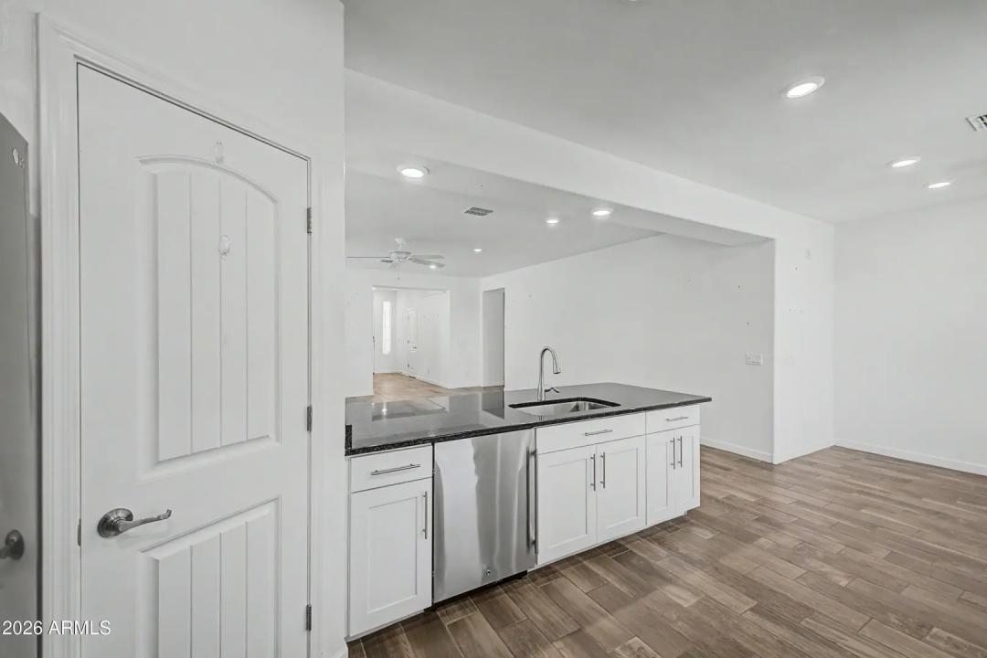 Real Estate Picture 7
