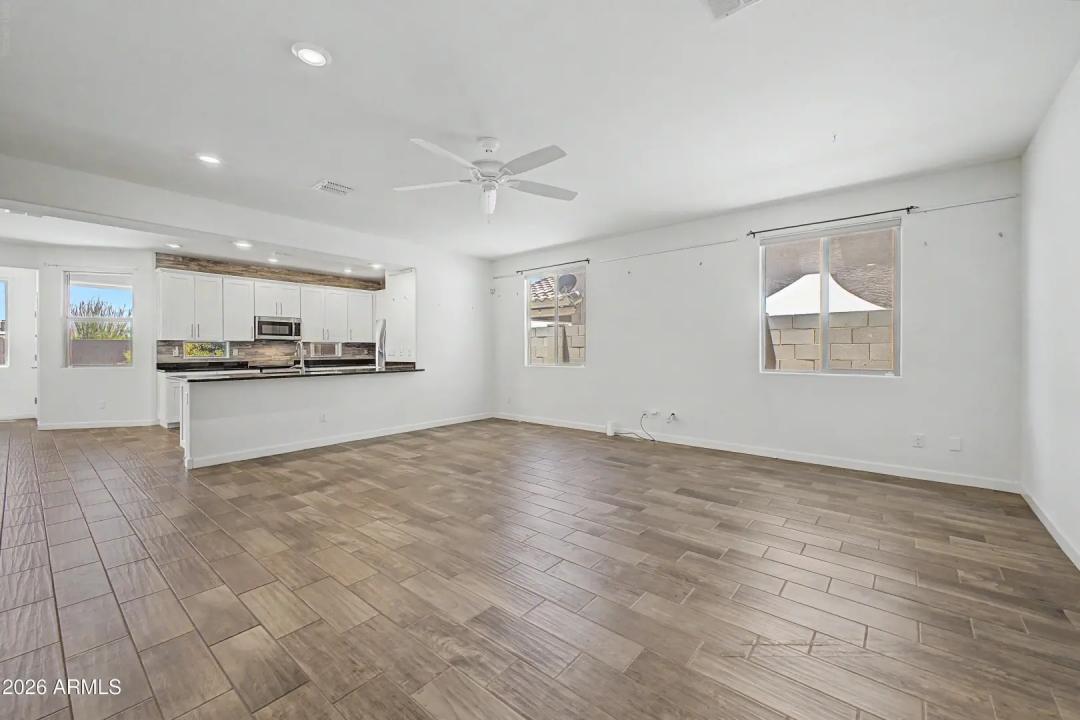 Real Estate Picture 8