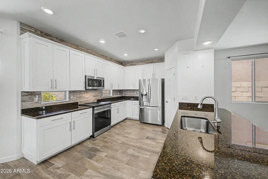 Real Estate Picture 6