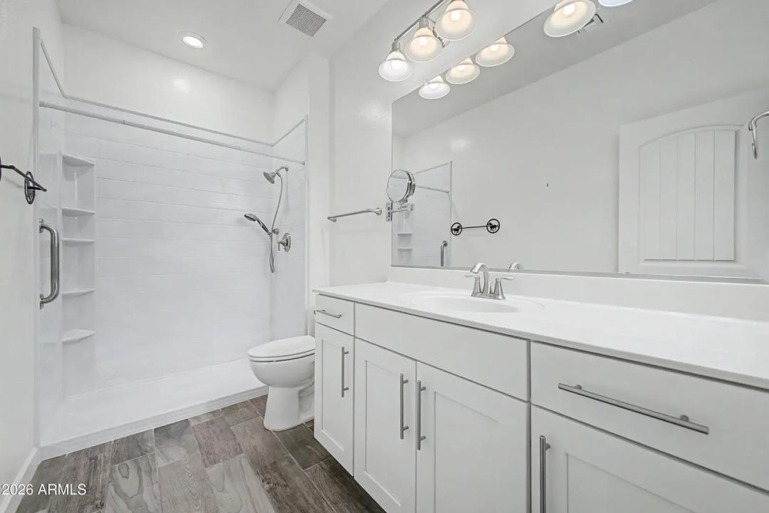 Real Estate Picture 22