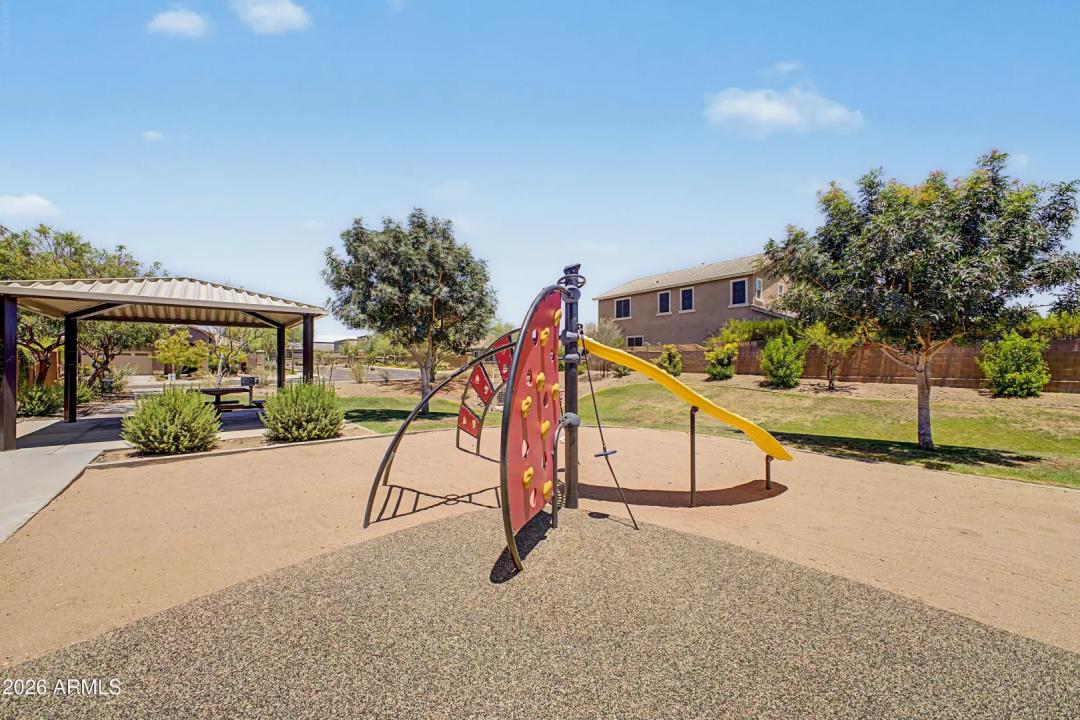 Real Estate Picture 28