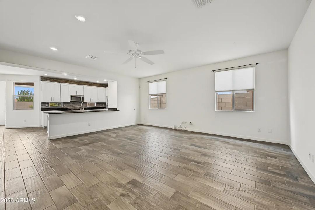 Real Estate Picture 5