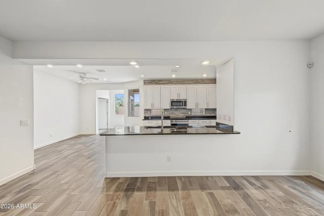 Real Estate Picture 4