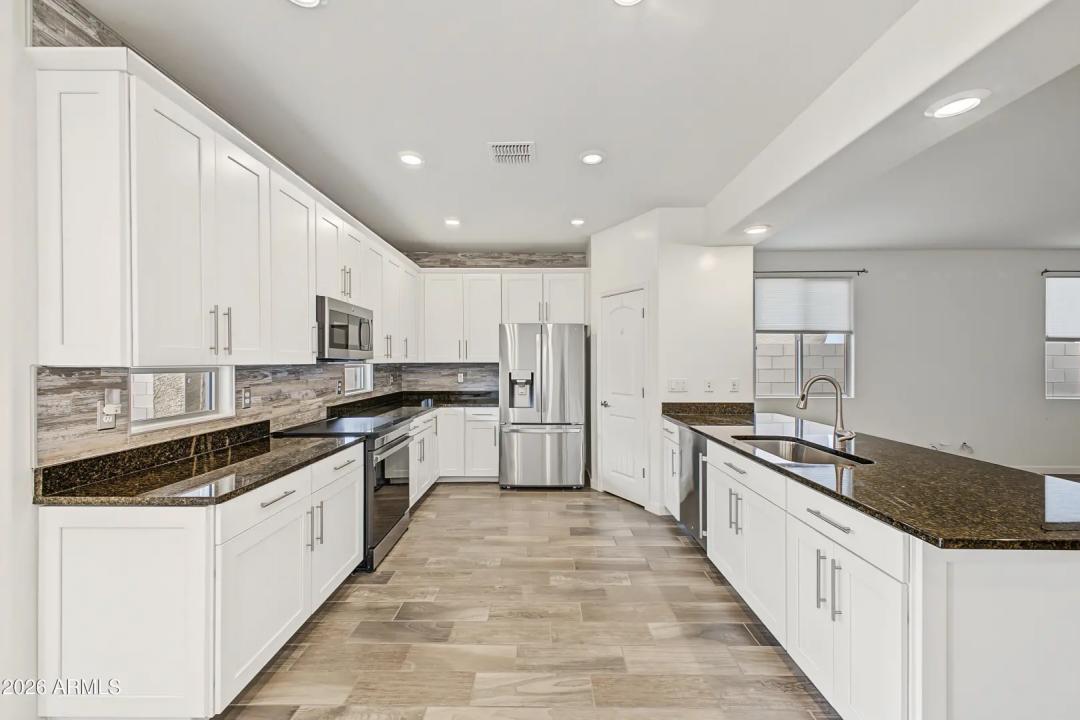 Real Estate Picture 3