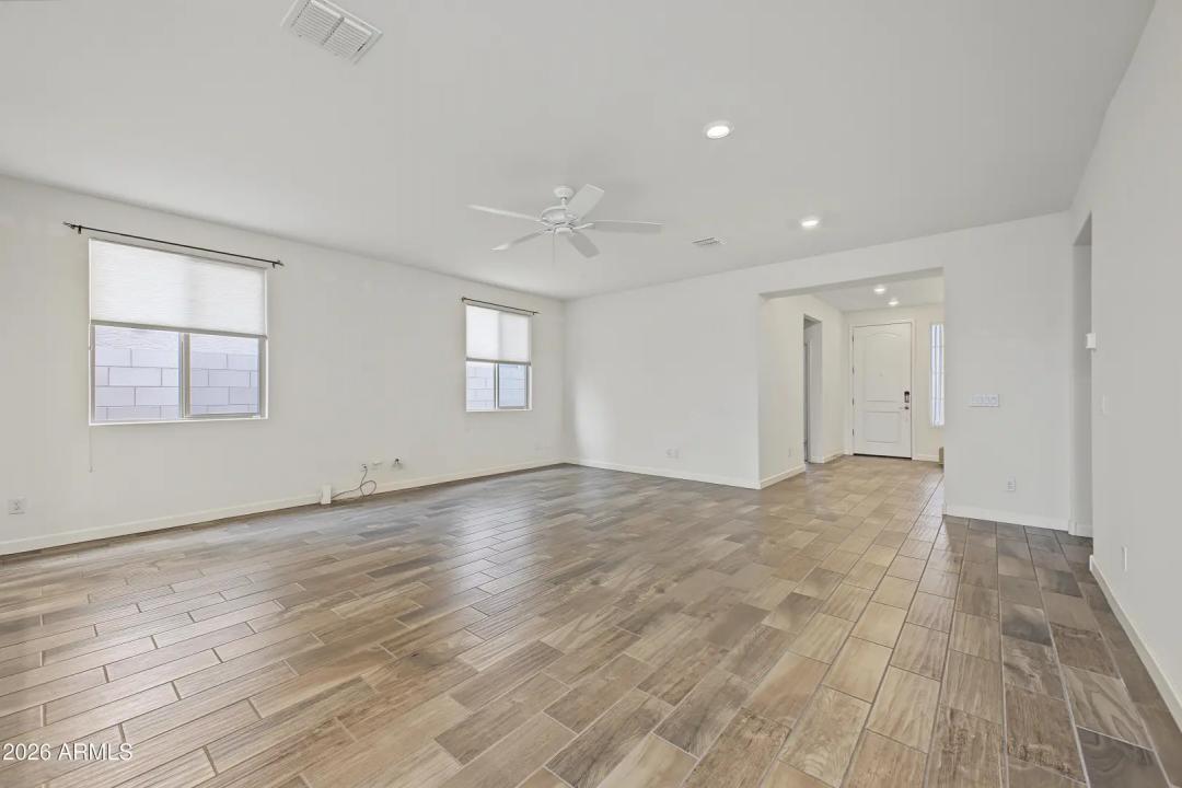 Real Estate Picture 7