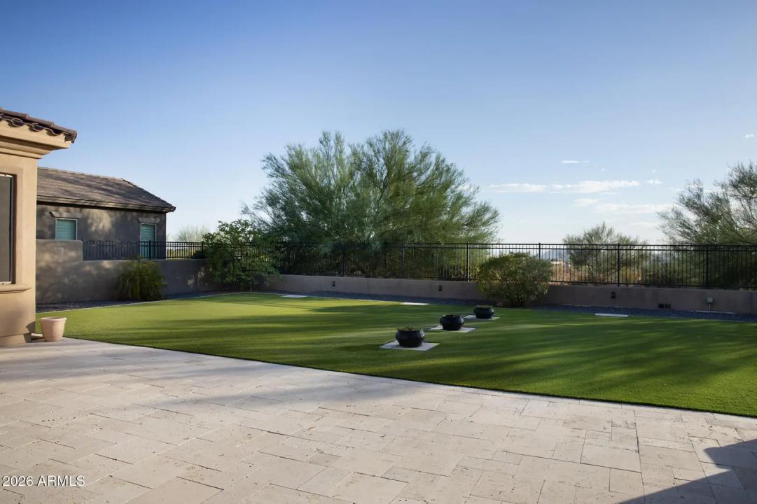 Real Estate Picture 12