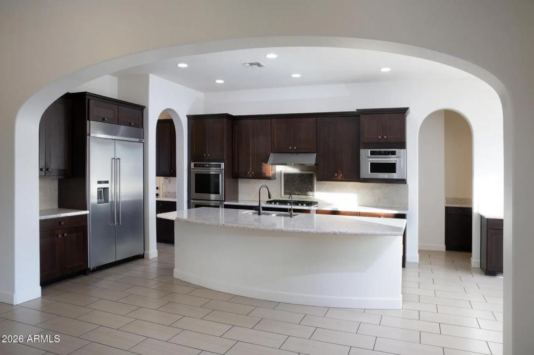 Real Estate Picture 4