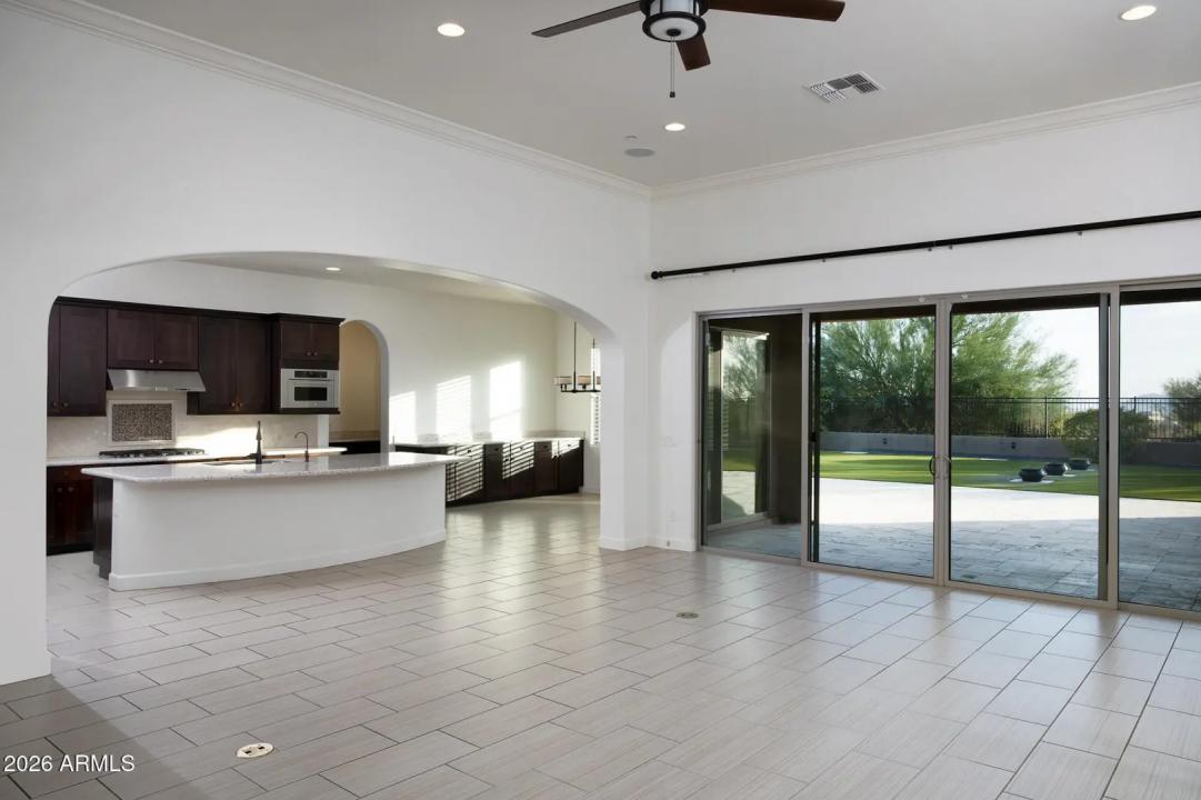 Real Estate Picture 3