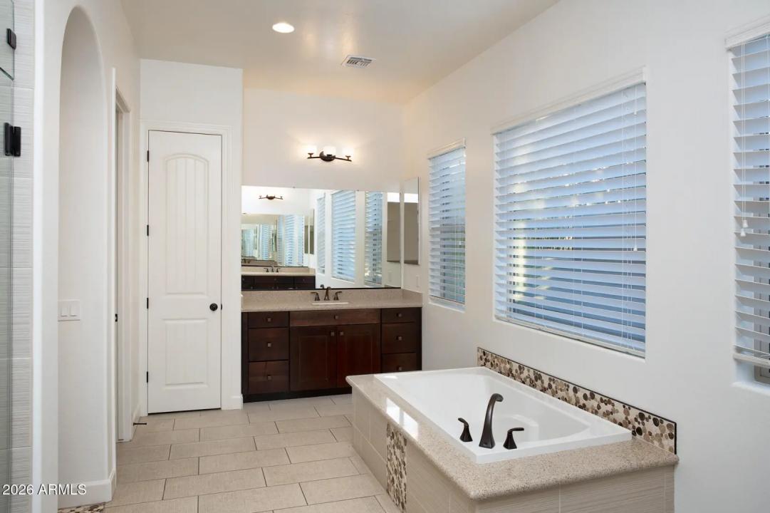 Real Estate Picture 15