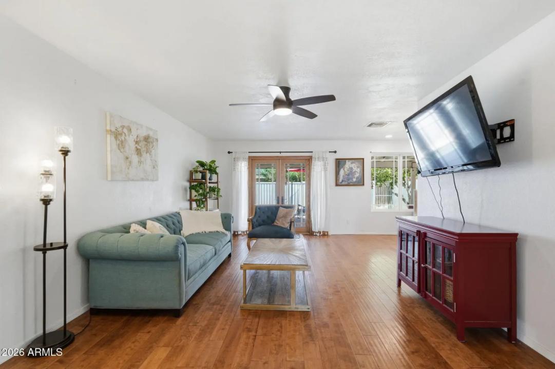 Real Estate Picture 8