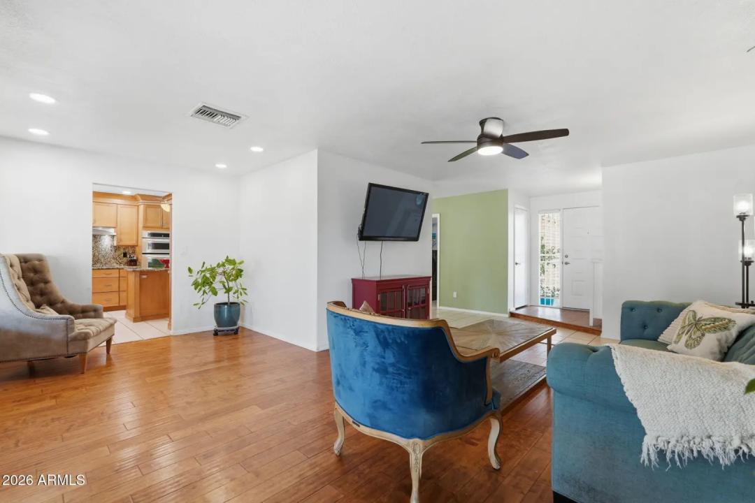 Real Estate Picture 9