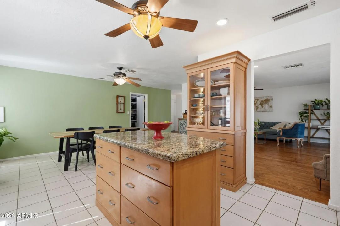 Real Estate Picture 14