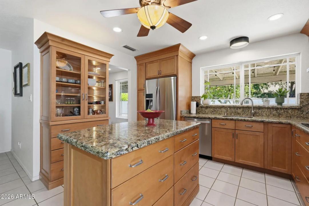 Real Estate Picture 12