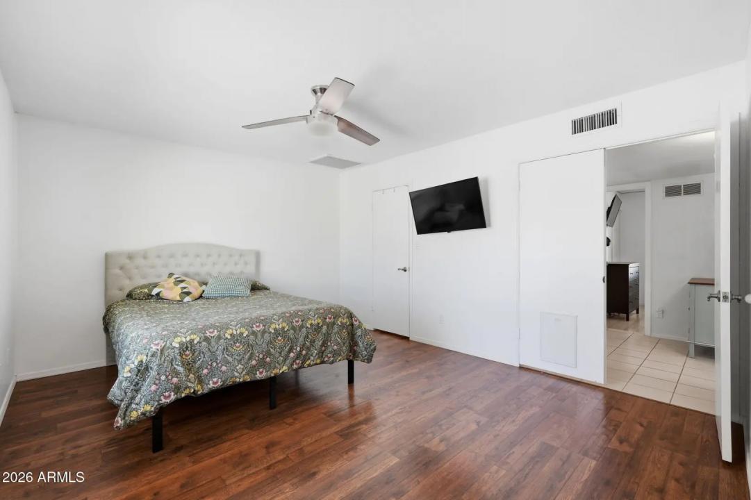Real Estate Picture 25
