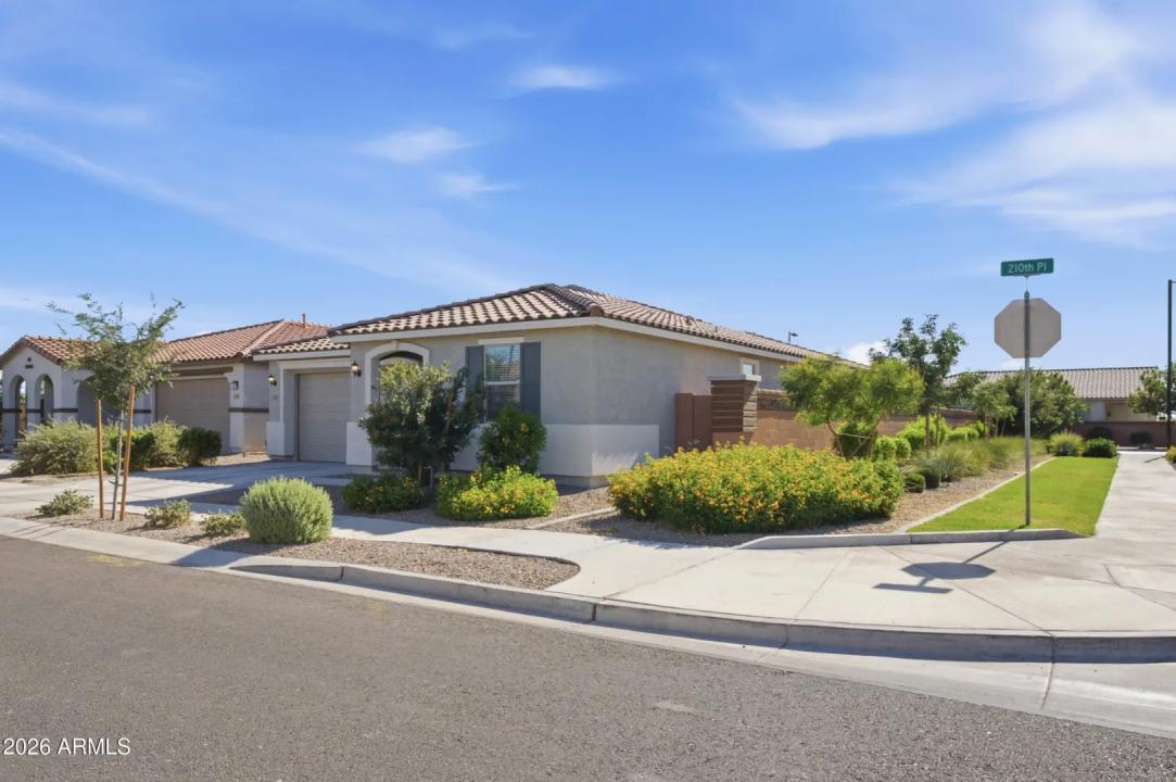 Real Estate Picture 3