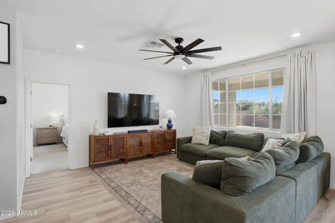 Real Estate Picture 9