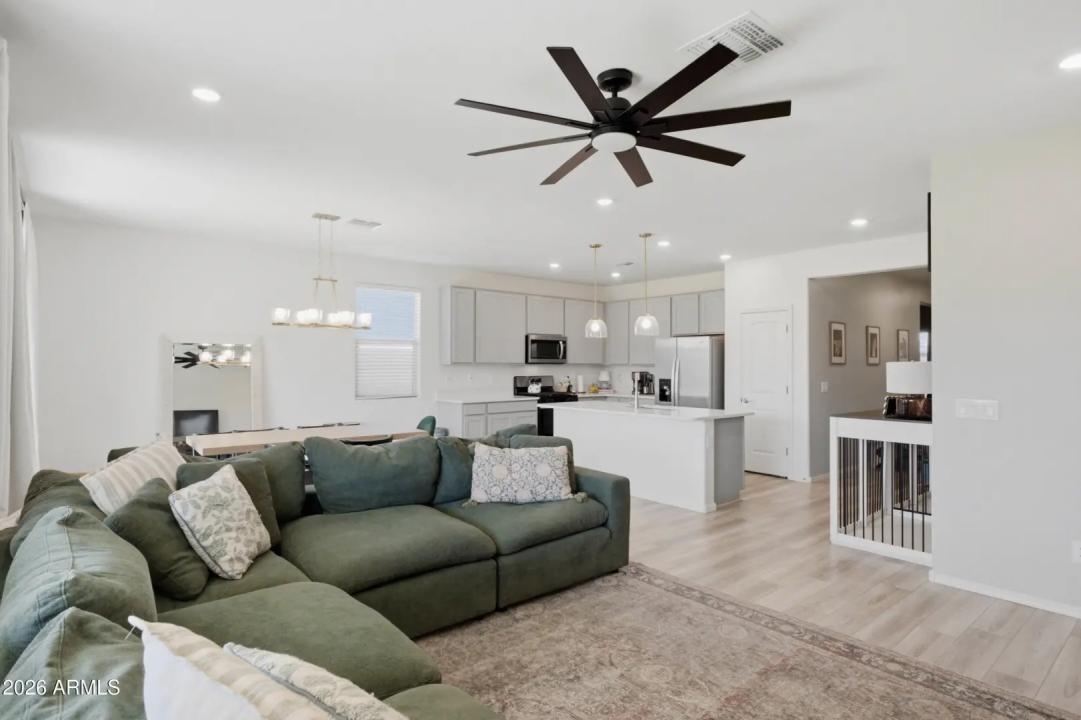 Real Estate Picture 8