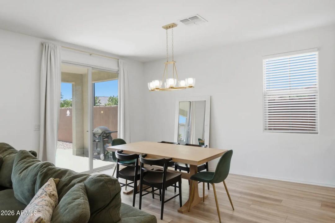 Real Estate Picture 11