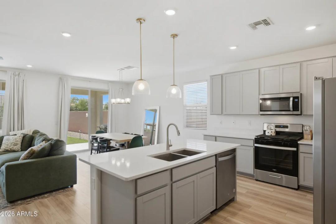 Real Estate Picture 7