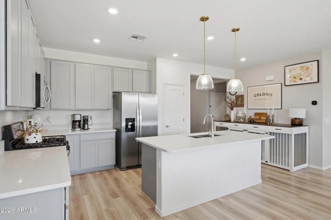 Real Estate Picture 4