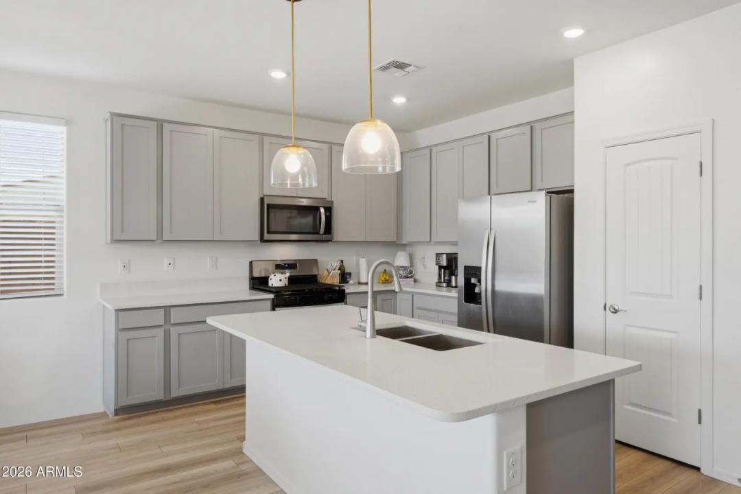 Real Estate Picture 5