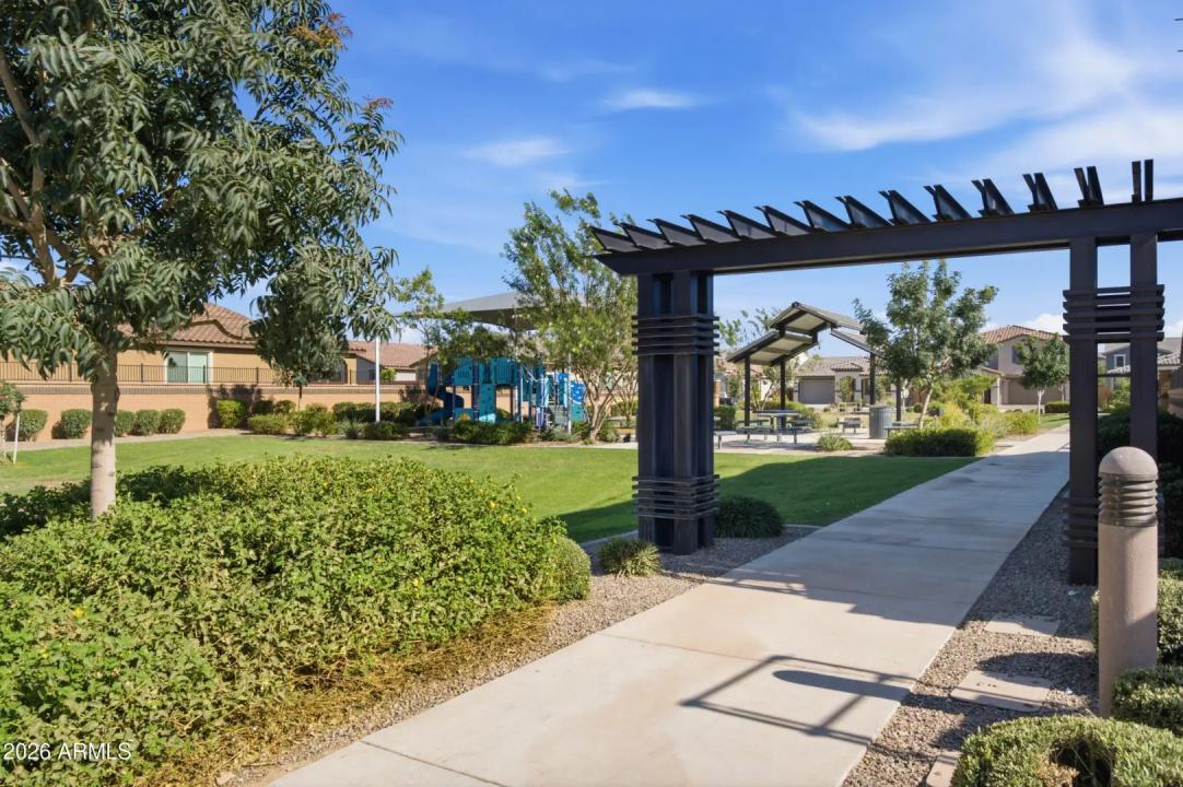 Real Estate Picture 32