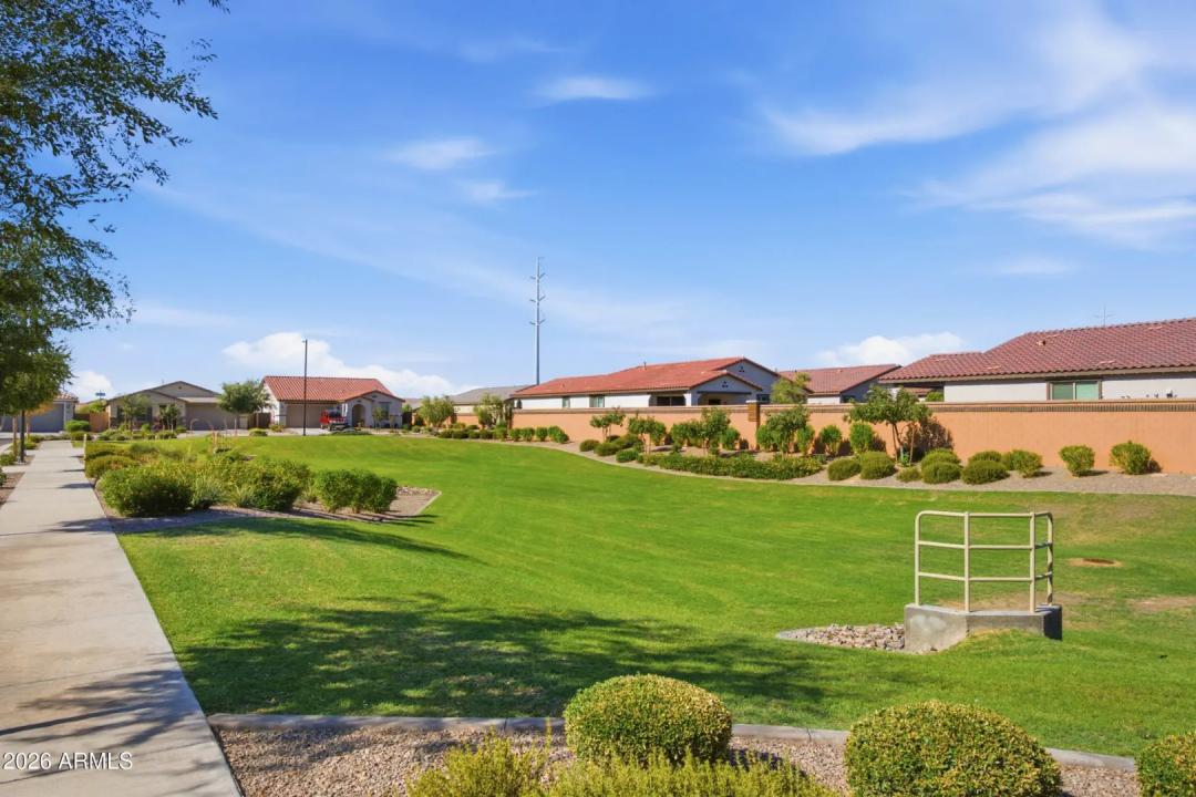 Real Estate Picture 30