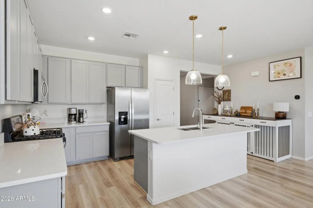 Real Estate Picture 4