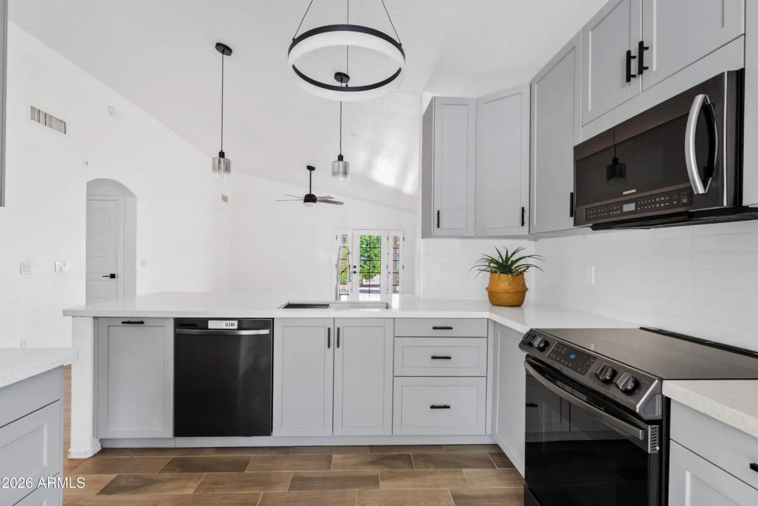 6536 W DESERT HOLLOW Drive Phoenix AZ 85083