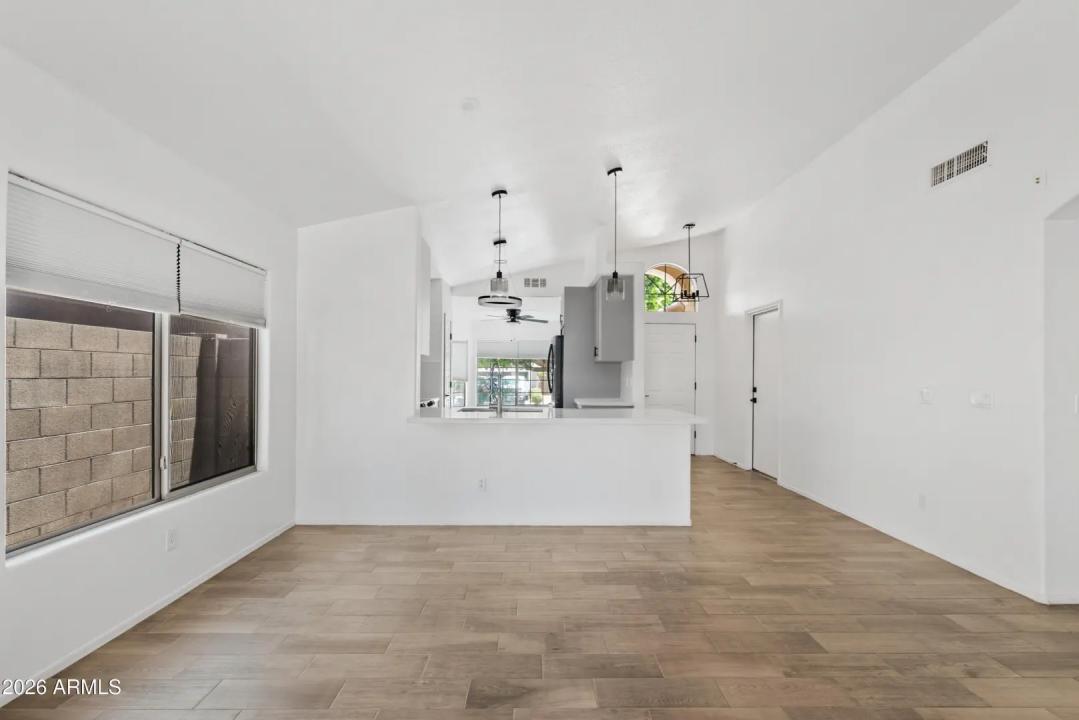 Real Estate Picture 7