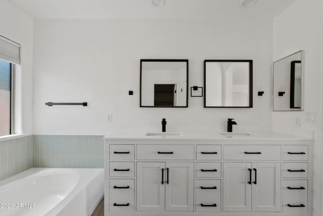 Real Estate Picture 14