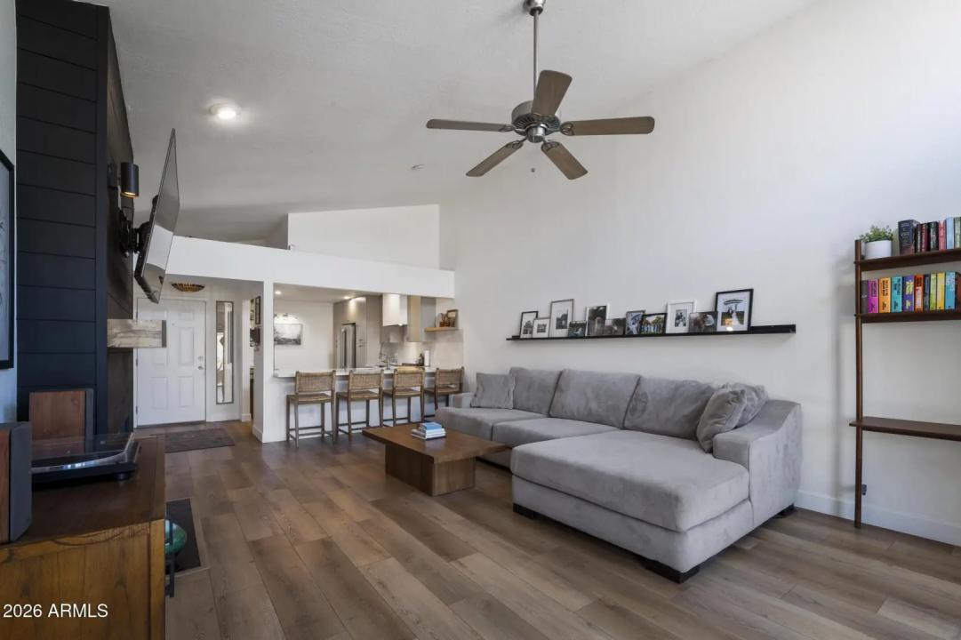 Real Estate Picture 12