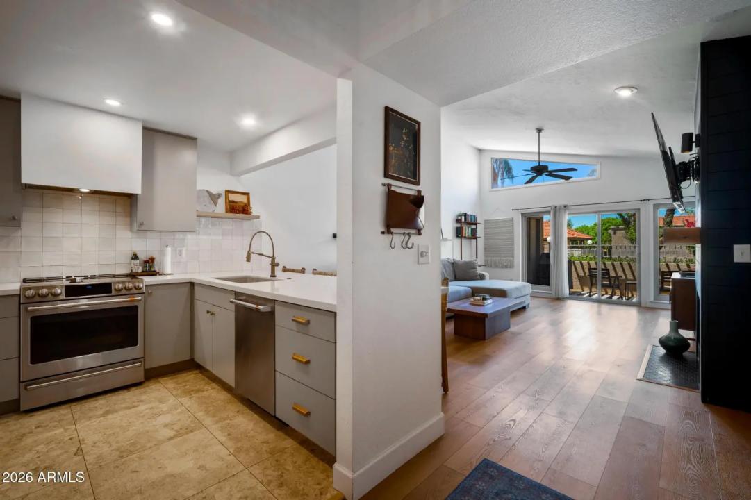 Real Estate Picture 5