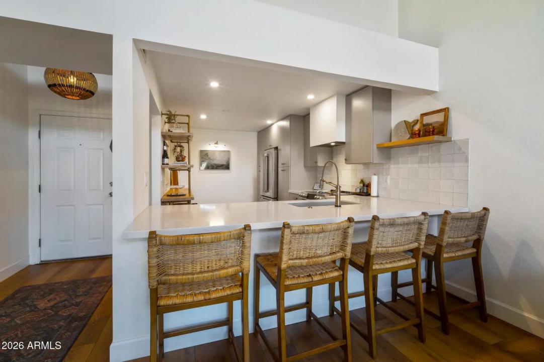 Real Estate Picture 4