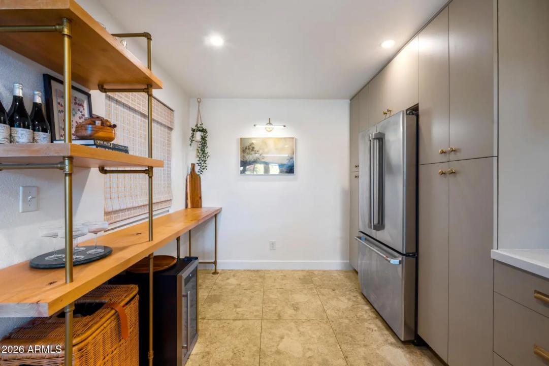 Real Estate Picture 8