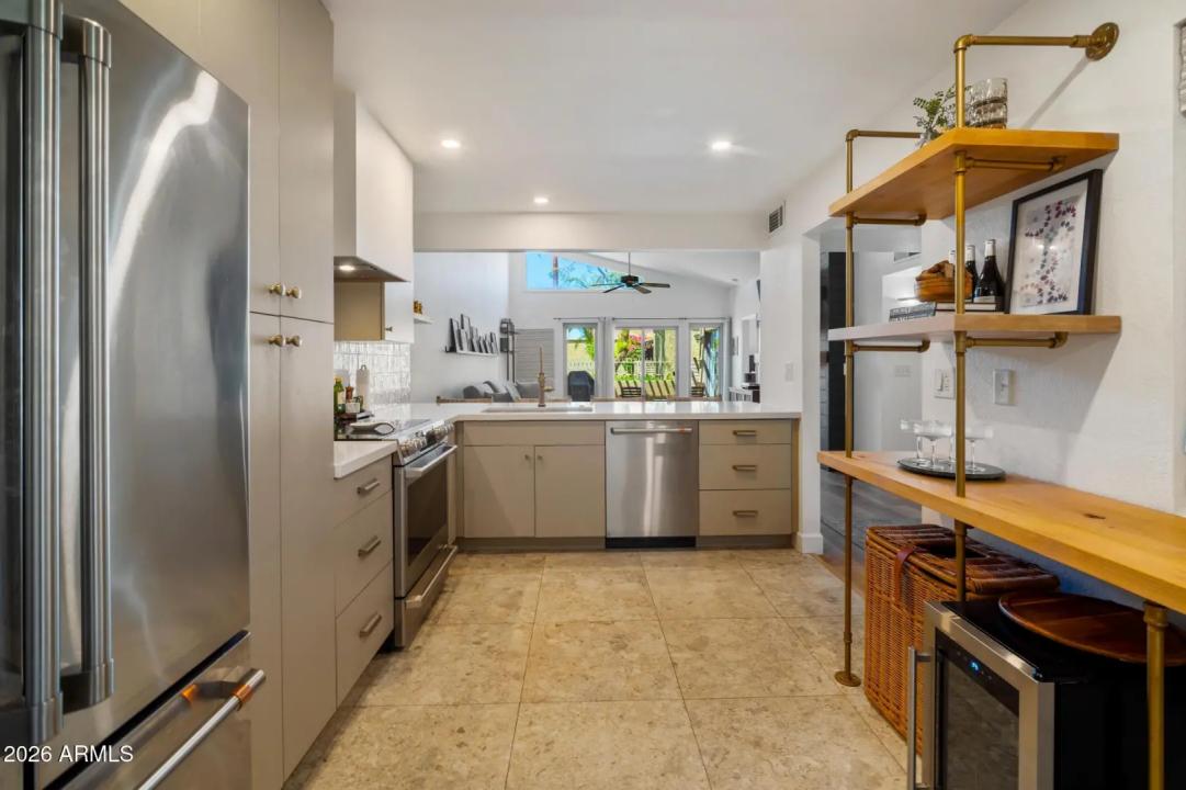 Real Estate Picture 7
