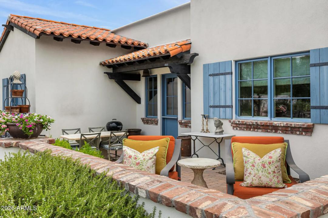 Real Estate Picture 3