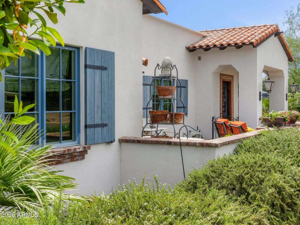 Real Estate Picture 4