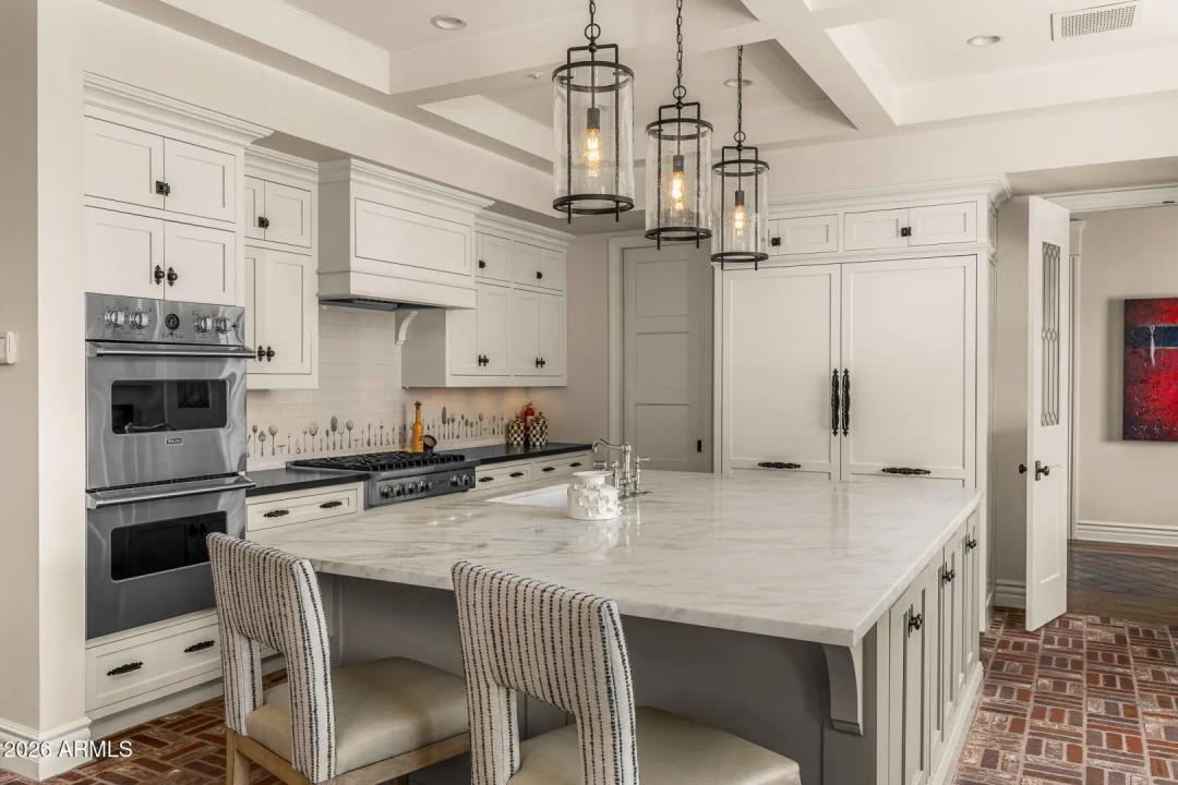 Real Estate Picture 11